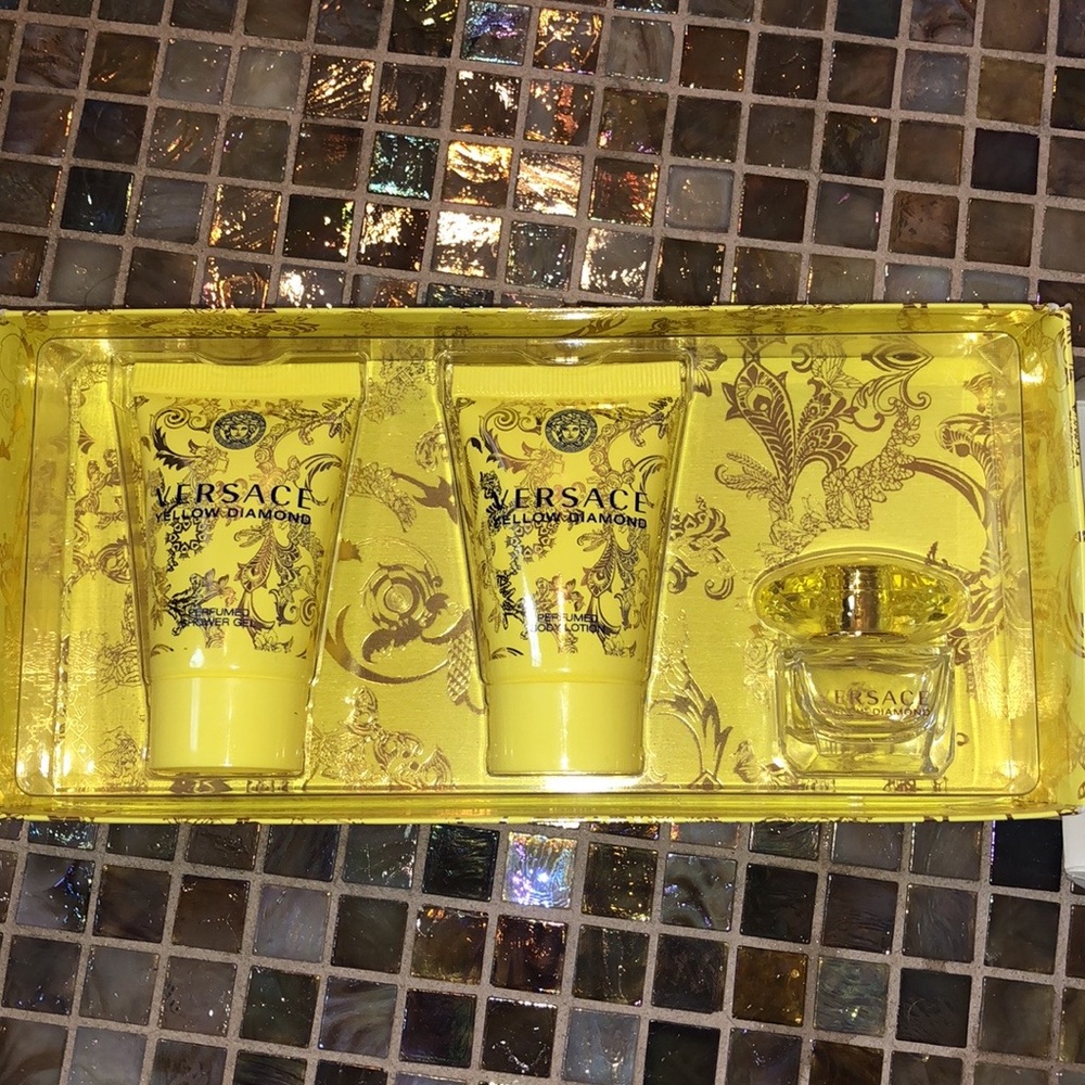 Versace Yellow Diamond Scent Set